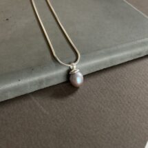 A Little Pearl – peachy-lilac freshwater pearl necklace with silver pendant and chain