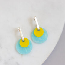 MIX IT – Sterling Silver Earrings with Interchangeable Yellow and Blue Patterned Plexi Elements – Designer Jewelry – DOLCE VITA Collection