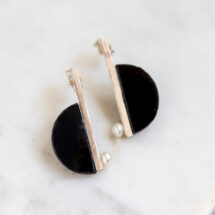 Half Moon – Sterling Silver Earrings with Black Plexi and Freshwater Pearls – Designer Jewelry – DOLCE VITA Collection